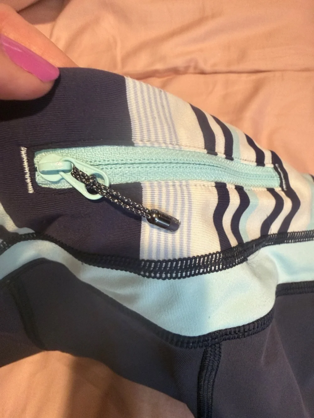 Lululemon Run A‎ Marathon Crop Blue & white stripe Leggings Low Rise size 6 Y2K